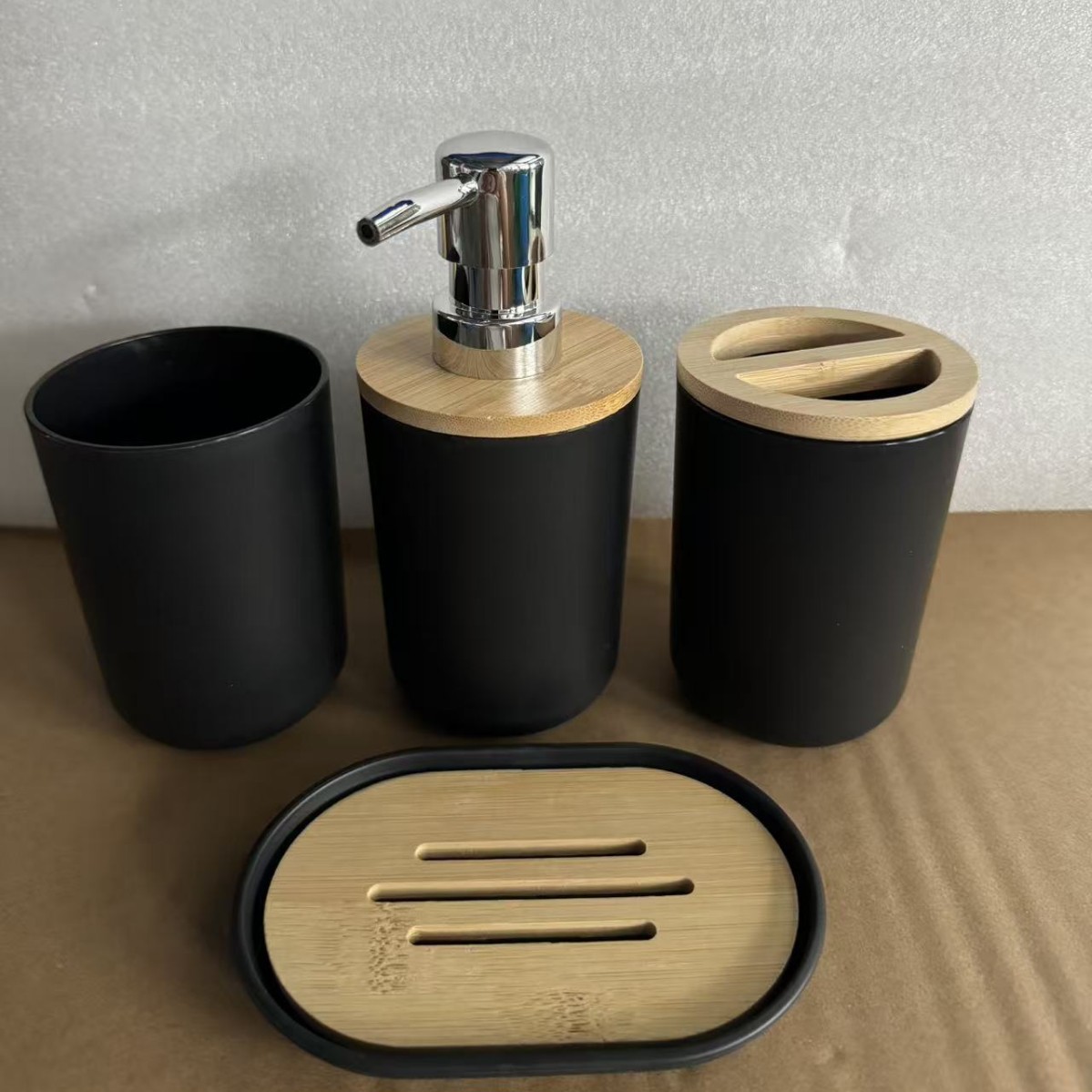 Juego negro de 4 piezas