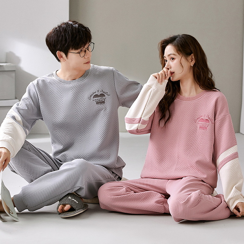 El otoño y el invierno sándwich de manga larga pareja pijamas engrosada de dibujos animados cuello redondo jersey de los hombres y las mujeres de ropa de casa caliente se puede usar fuera