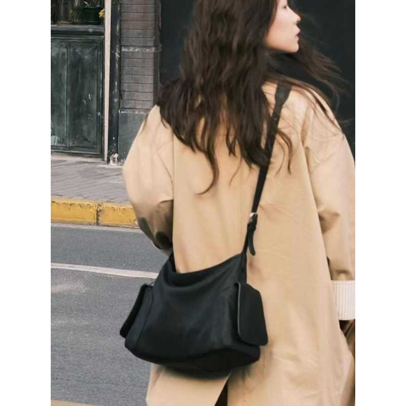 New Vegetable-Tanned Leather Casual Hobo Bag, Vintage Large-Capacity Single-Shoulder Crossbody Bag for Women, Niche Commuter Tote Bag