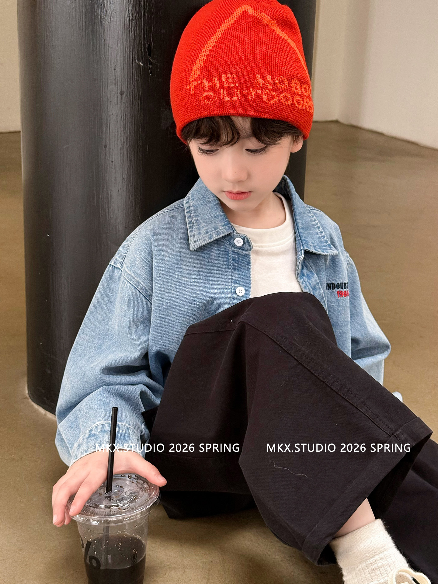 Ropa de niños camisa de vaqueros primavera 2026 primavera nueva versión coreana de niños de tamaño medio y grande chaqueta casual al por mayor