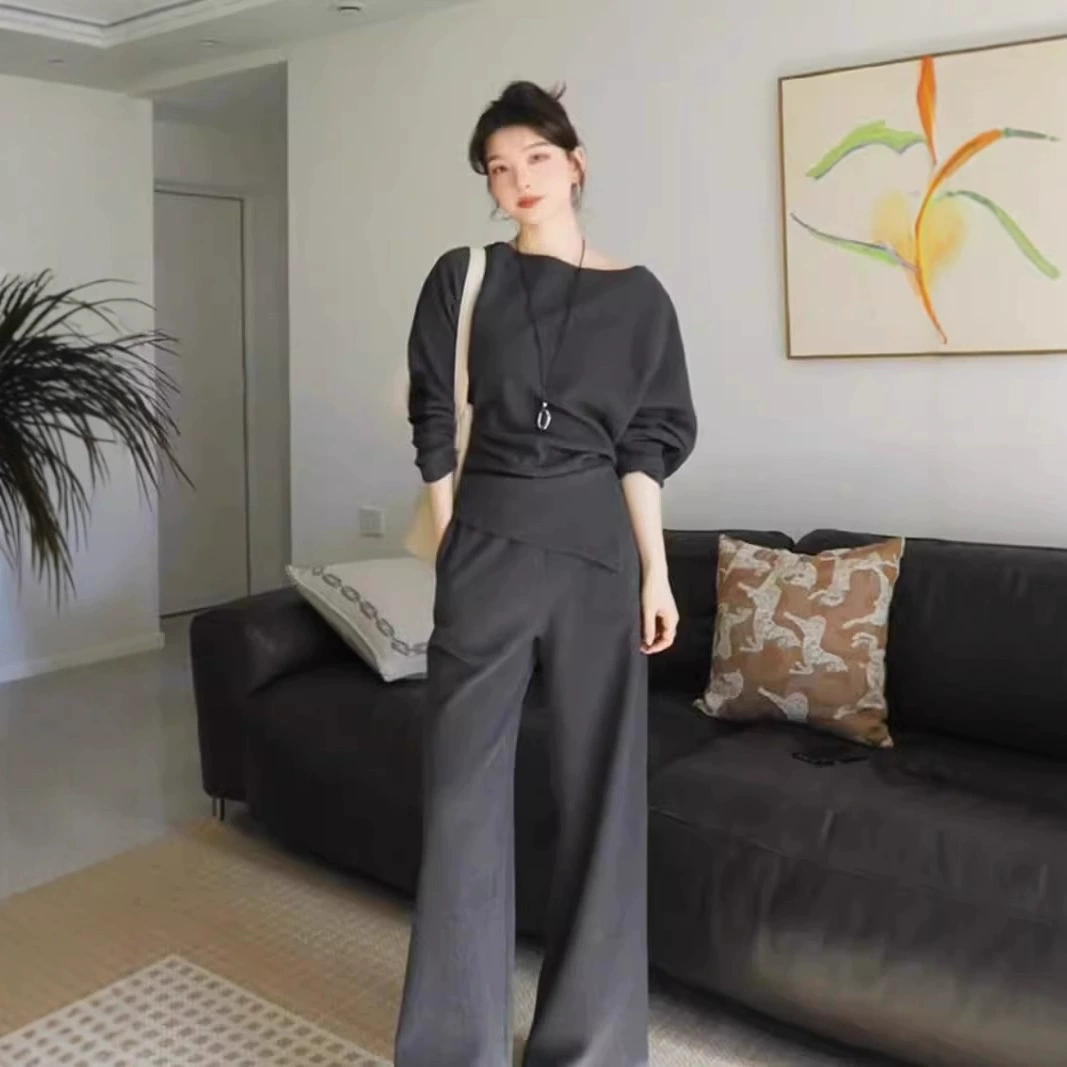 Полный комплект образов outfit с серой однотонной топом без бретелек и широкой юбкой-брюками, и охлажденный костюм на две части 2025 весна