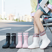 ԣ֮����ЬŮ��Ͳ����ˮЬ�ļ��r���⴩����Ьϴ܇���zЬ�N��ˮѥ