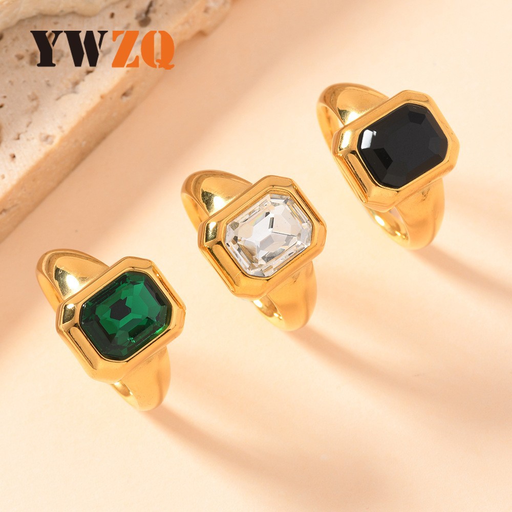 Venta caliente transfronteriza anillo de acero inoxidable fundido cuadrado anillo de diamantes 18k chapado en oro moda titanio joyería al por mayor fábrica