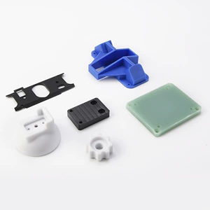 Пластиковая инъекция литья в формировании специальных деталей.
