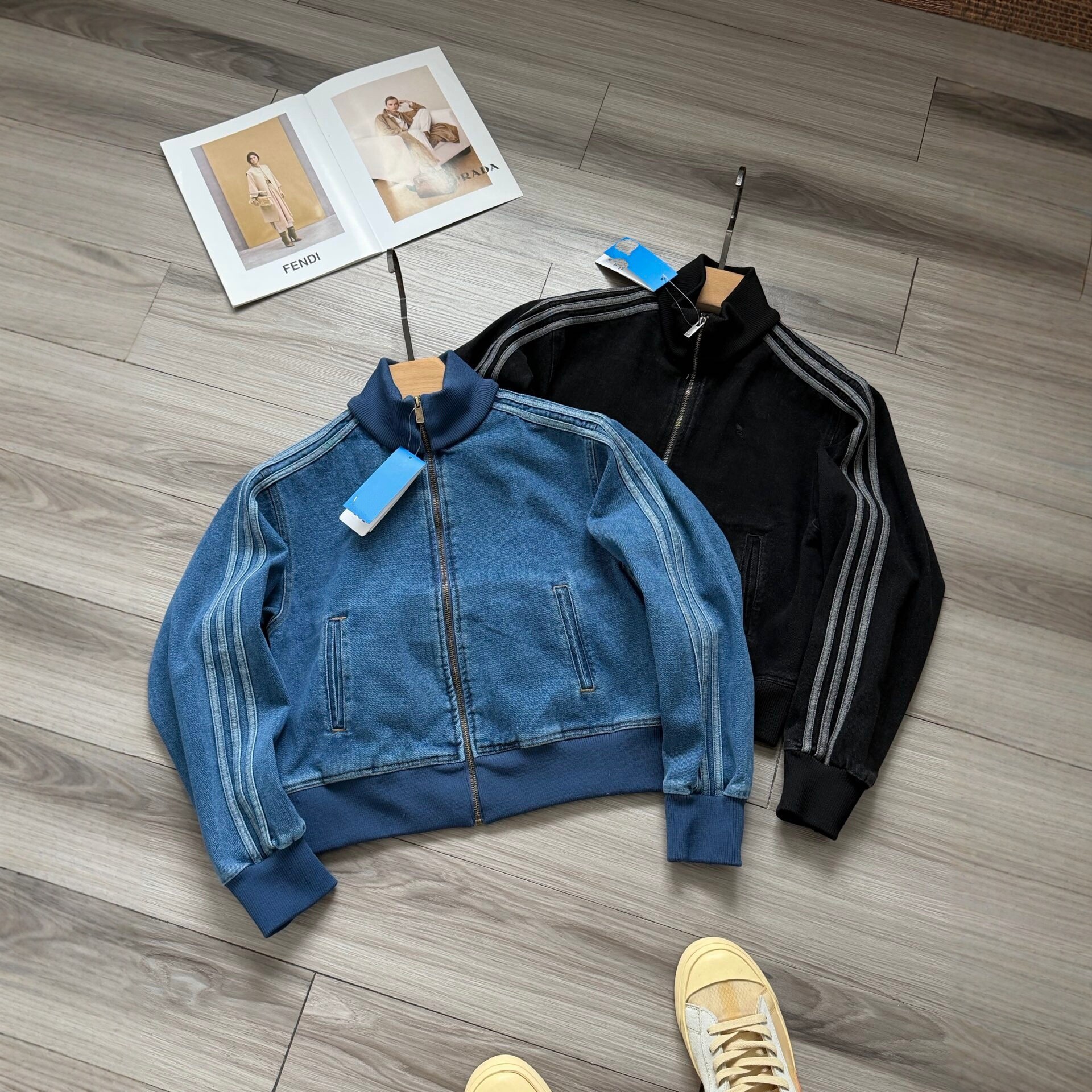 Women's denim jacket with stand-up collar and three stripes, short style, new spring and autumn sporty loose coat
