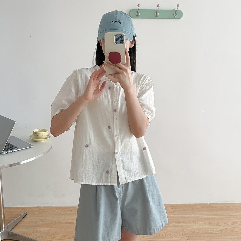 Summer Artistic Full-Embroidered Colorful Plum Blossom Baby Cotton Short-Sleeve Shirt for Women, White Loose-Fitting Age-Reducing Lace Round-Neck Top