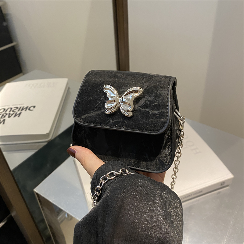 Bolso de fuego para mujeres 2024 nueva cadena bolso de mochila versátil exquisito viento de verano mini bolso plateado