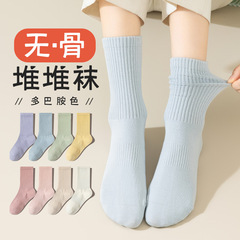 靴下の女性の中筒の靴下の骨がない白色の防臭は汗を吸います。