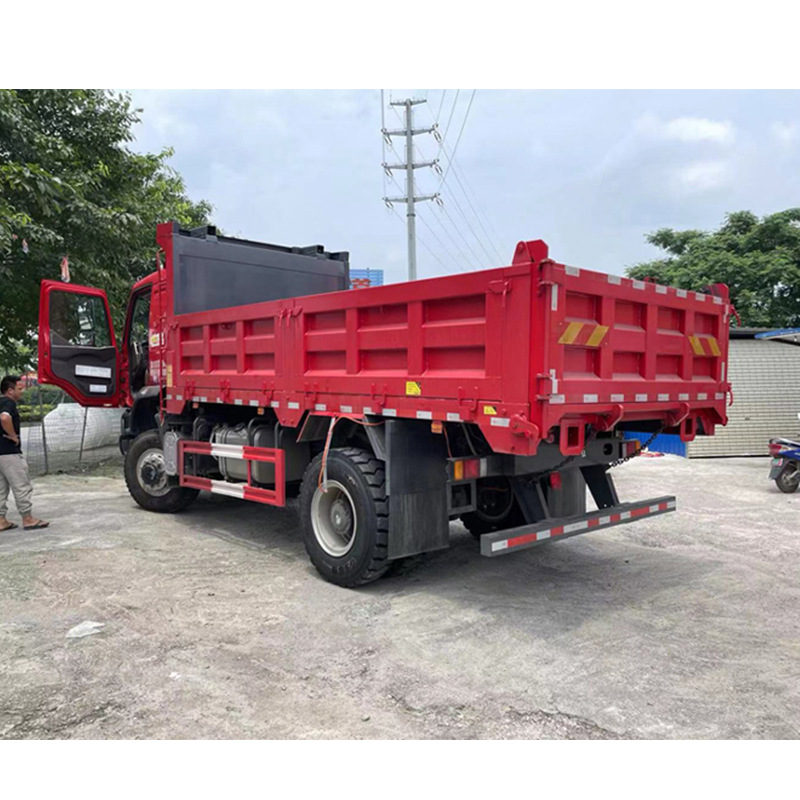 ����ԭ������ԽҰ��ж���������Ƶ�ɽ����ľ�Ĳ��ͻ���