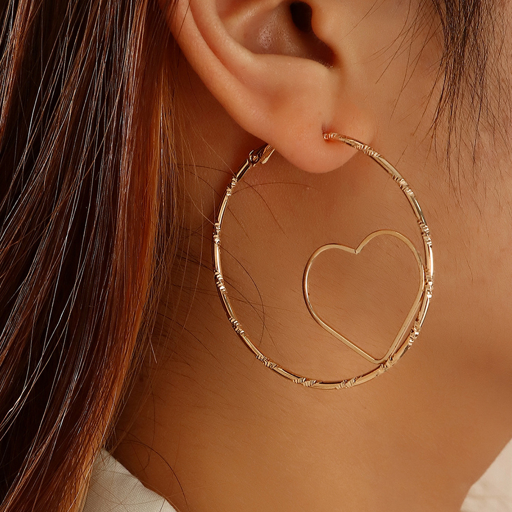 European And American Simple Personality Alloy Heart-shape Earrings display picture 1