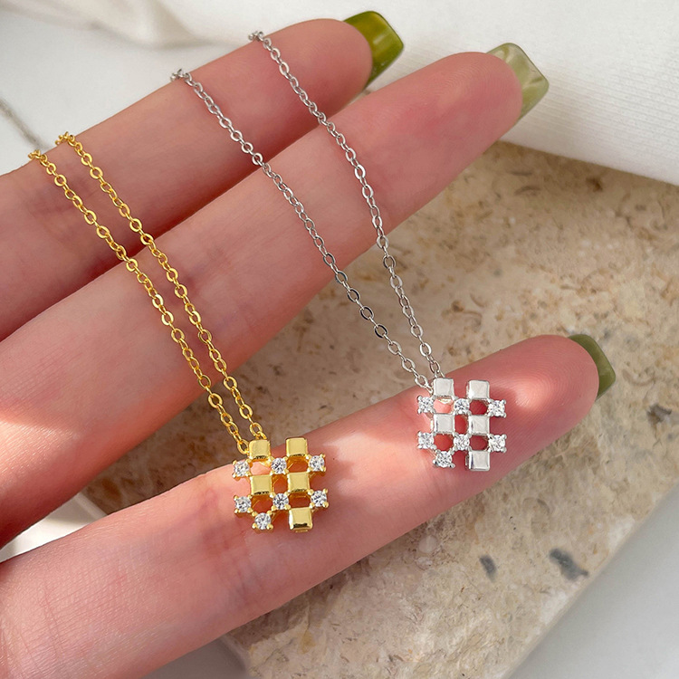 Creative design necklace with diamond pattern
