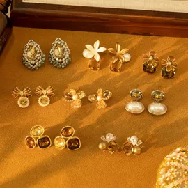 耳钉;项链;耳环