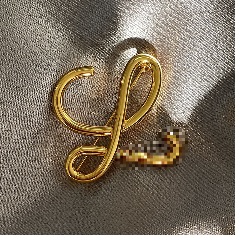 Luojia letras de metal broche vintage diseño de alta gama de las mujeres sentido nicho pin temperamento traje de lujo ramillete Accesorios