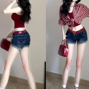 ���b������Ů������Ͱ�����һ���׼tɫ�r��ţ�ж�ѝ�������b