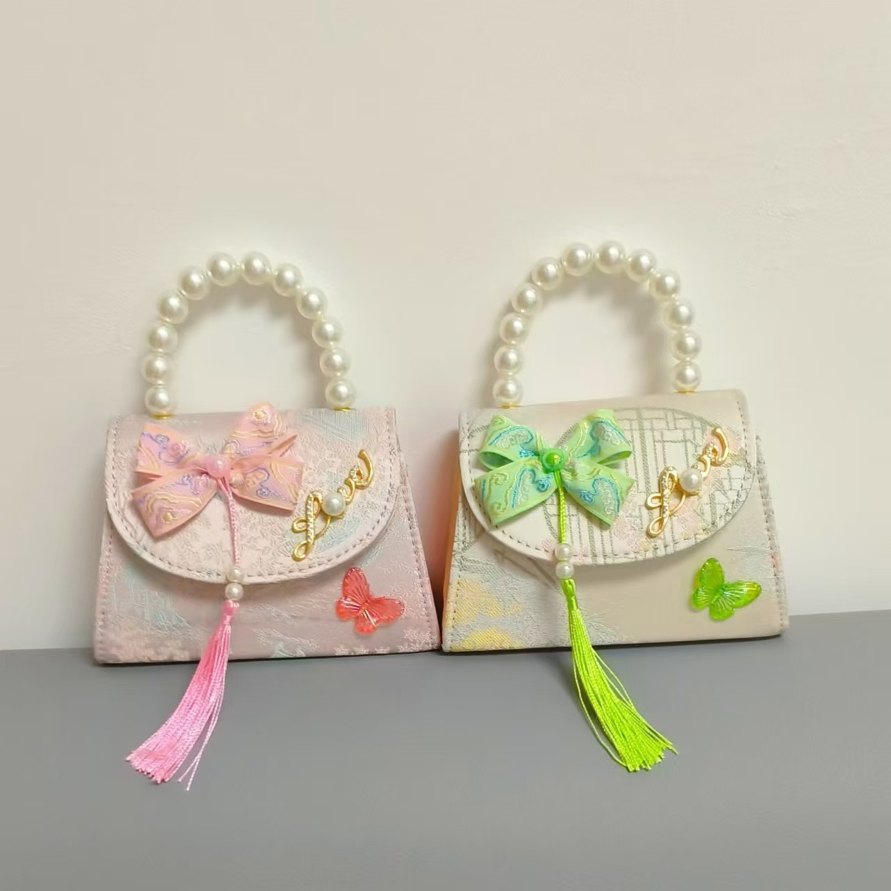 Bolsas de niños arco de estilo chino borda de niña pequeña princesa perla bolsa de cambio de mano al por mayor