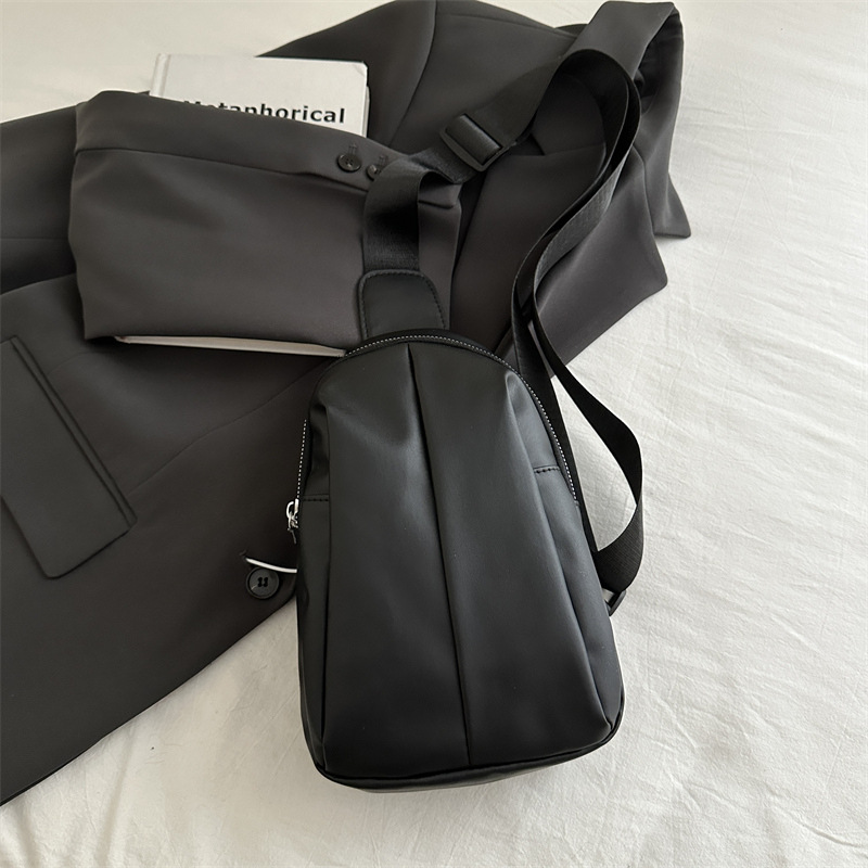 Moda casual marca de moda ins color sólido bolso de mensajero de un solo hombro 2024 invierno nuevo diseño de nicho bolso de pecho de todo fósforo mujer