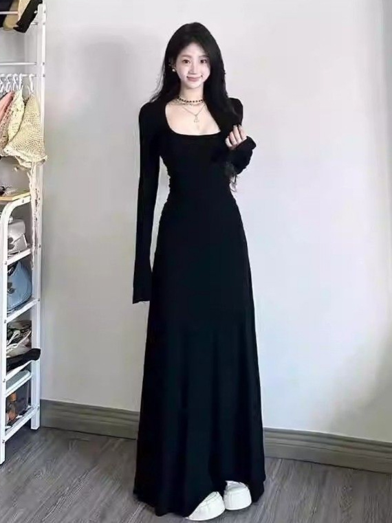 赫本风黑色修身包臀长袖连衣裙女2025秋冬新款气质收腰显瘦长裙子|undefined