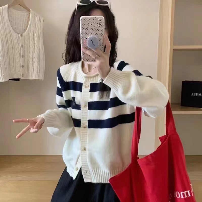 Demi-season elegant fashionable sweater with a round collar