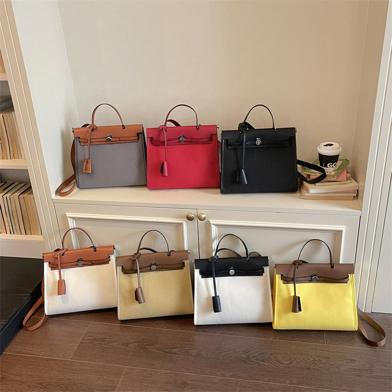 Qadın çiynində çanta, düz rəngli kvadrat crossbody model
