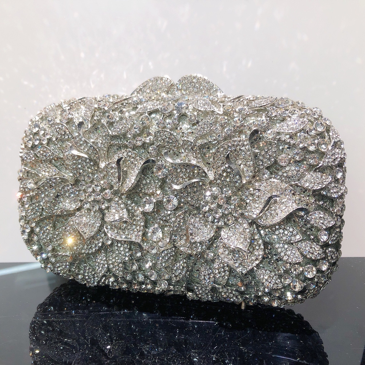 Bolsa de cena de diamantes de flores huecadas Bolsa de cristal de diamantes transfronterizos Bolsa de embrague