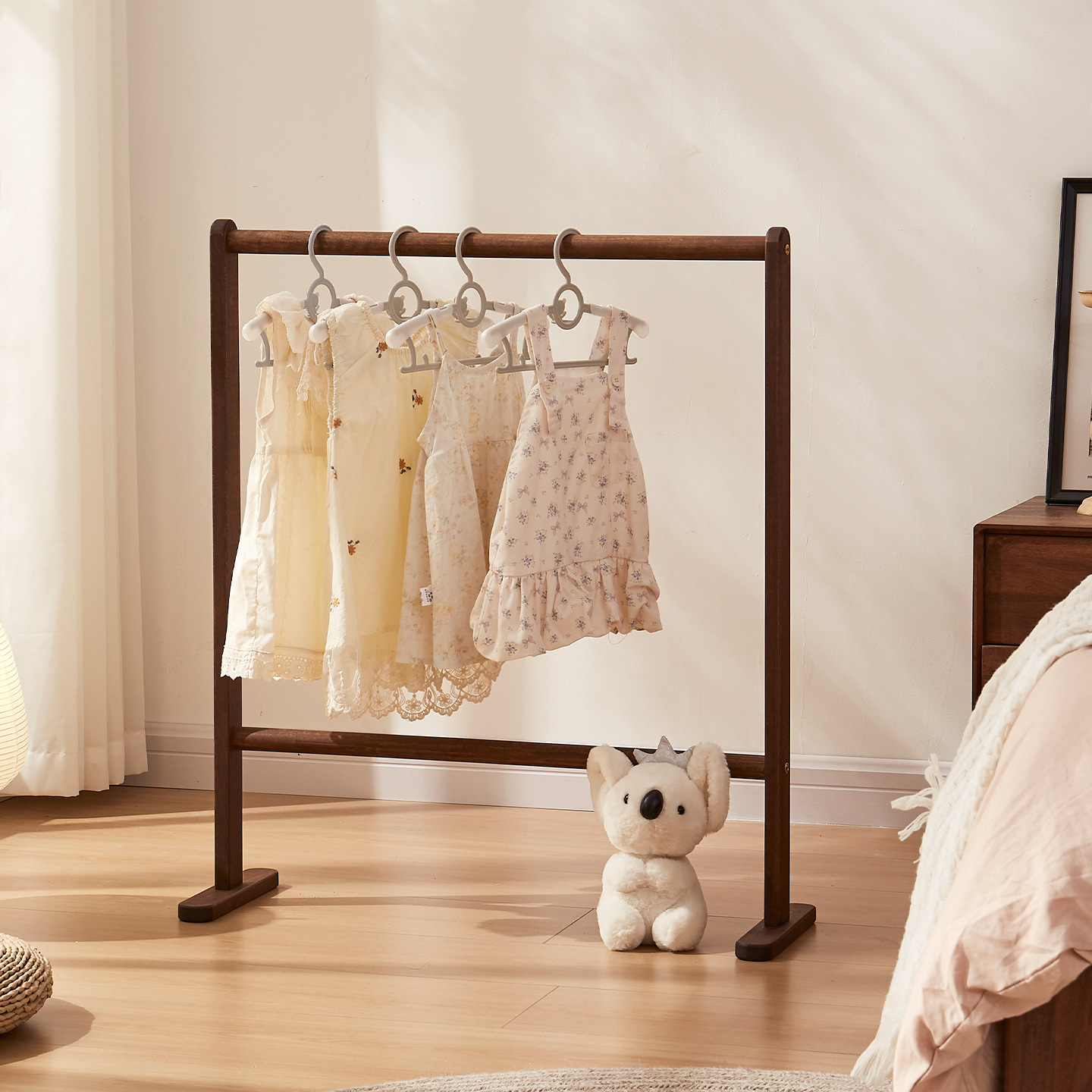 Children's Clothes Hanger Black Walnut Floor-Standing Coat Rack Home Bedroom Clothes Hanger Solid Wood Baby Storage Clothes Hanger