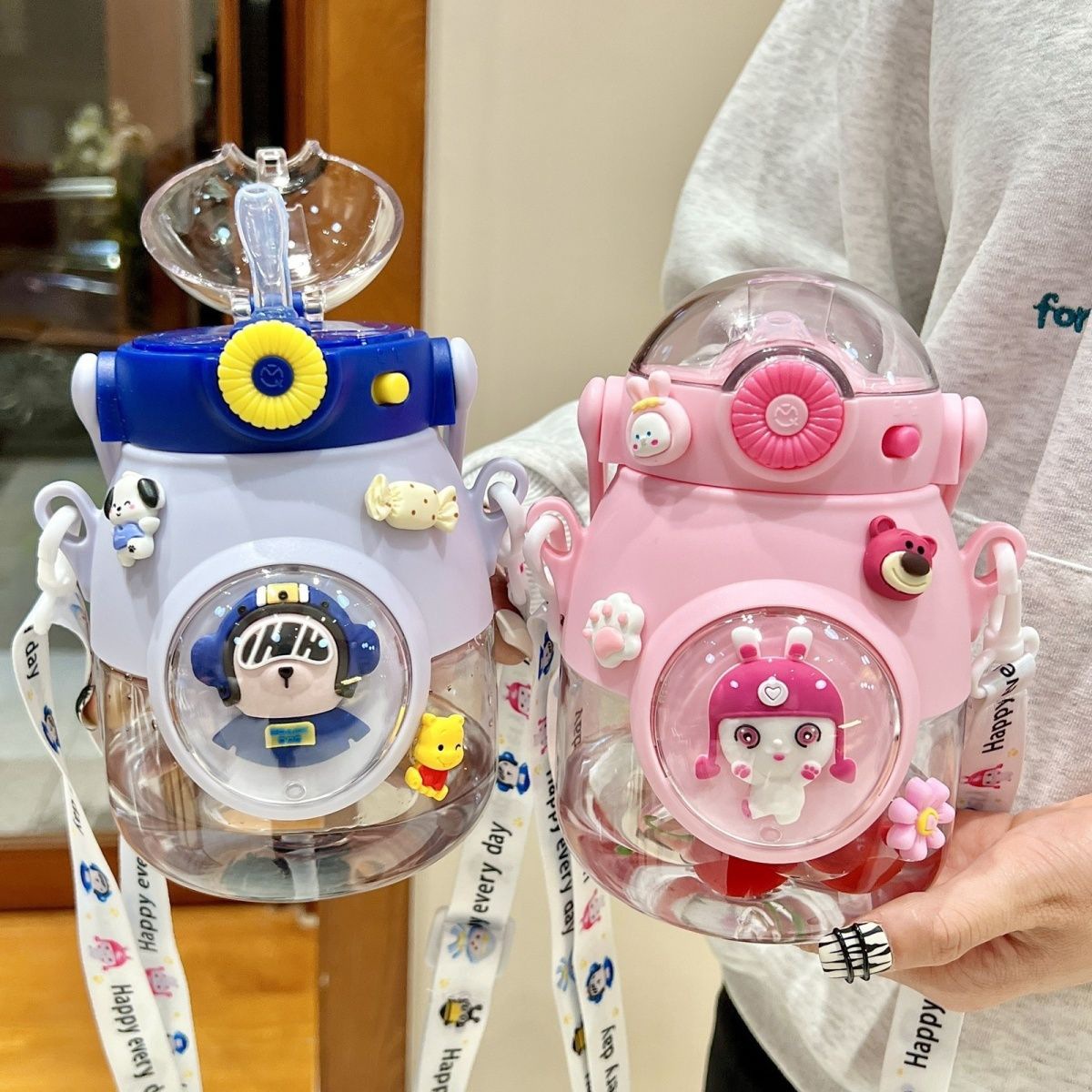 创意儿童背带水杯可爱塑料杯夏天季吸管水杯子幼儿园学生礼品批发