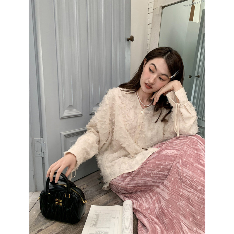 Textured cut-out floral shirt for women, new loose design, unique long-sleeve top
