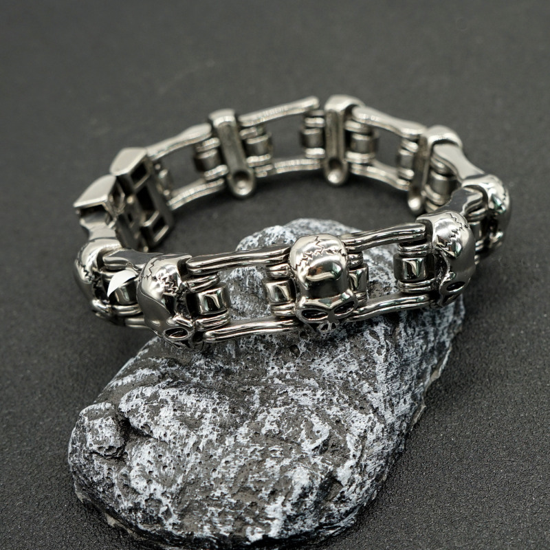 Men's Stainless Steel Ghost Head Bicycle Bracelet European and American Jewelry New Men's Titanium Steel Skull Motorcycle Bracelet Men's Stainless Steel Ghost Head Bicycle Bracelet European and American Jewelry New Men's Titanium Steel Skull Motorcycle Bracelet