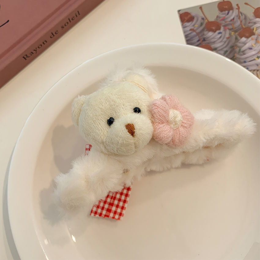White crab pin, with little bears
