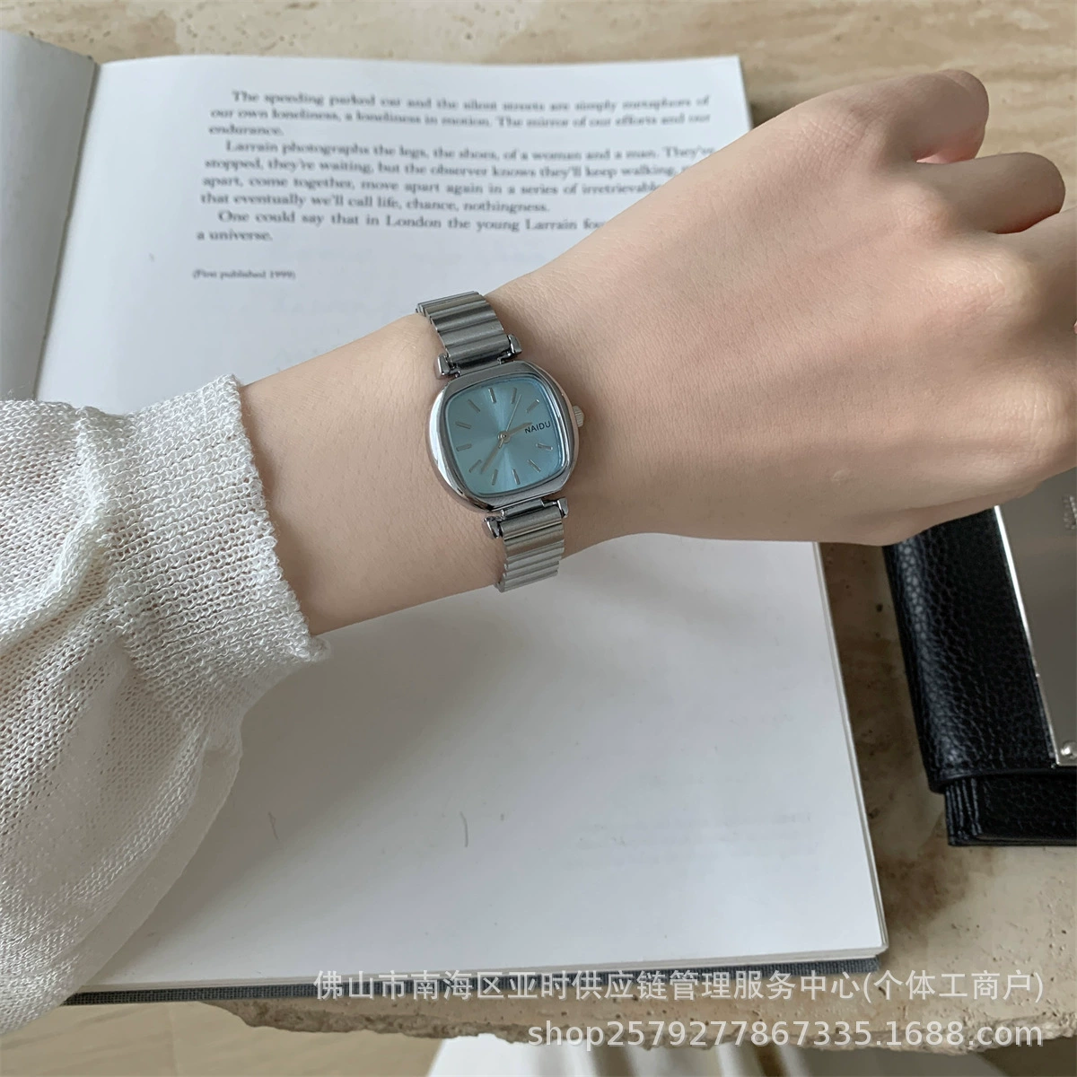 Quartz women's watch, simple elegant design, light-luxury style, multiple dial colors