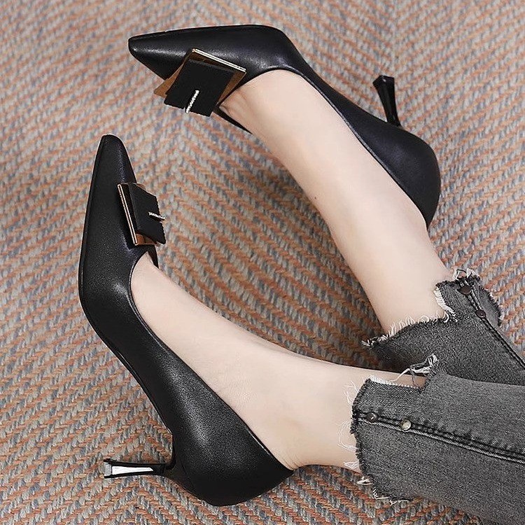 2026 nuevos zapatos de tacones altos de hebilla cuadrada temperamento de tacones delgados no cansados zapatos de pie de punta de mujer zapatos de trabajo de banquete de lujo ligero francés