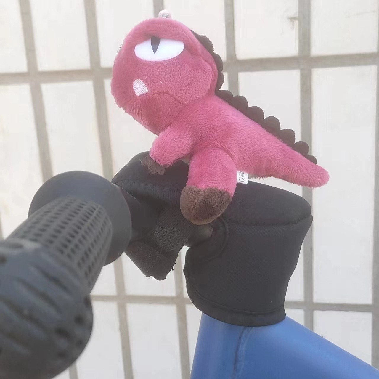 Cubierta protectora de la manija del coche del equilibrio de los niños deslizante mountain bike protección del pecho equipo protector anticolisión cubierta de la manija de goma muñeca