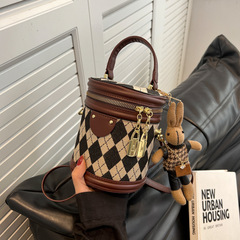 洋氣質感通勤時尚女包新款菱格撞色簡約休閒圓筒包單肩斜挎手提包