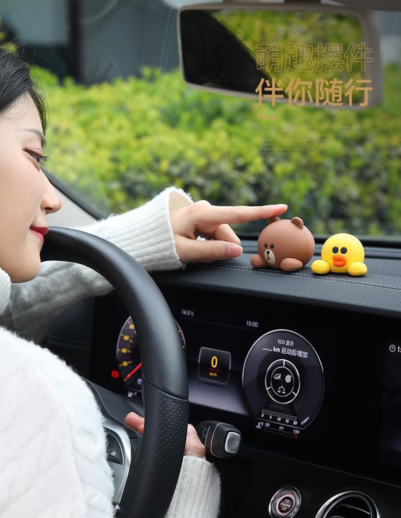 Car-Mounted Lf Brown Bear Small Ornaments, High-End Luxury Car Interior Cartoon Decoration, Car Accessories
