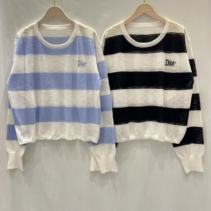 25 Early Autumn New Korean Style Embroidered Letter Pullover Sweater with Shoulder Buttons and the option to wear it as a cross-shoulder style