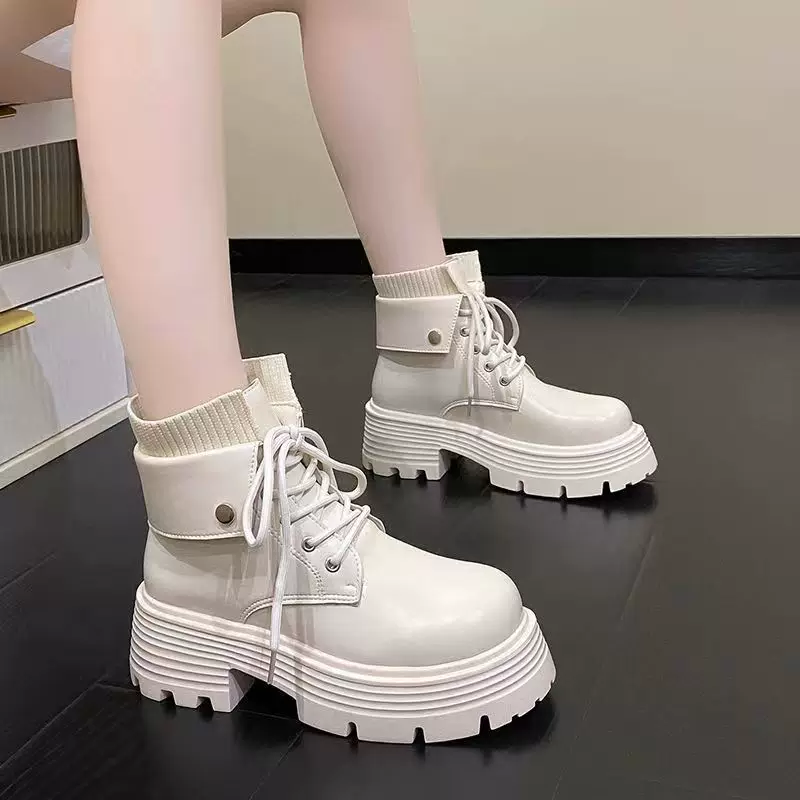 Martens, demi-season low boots platform