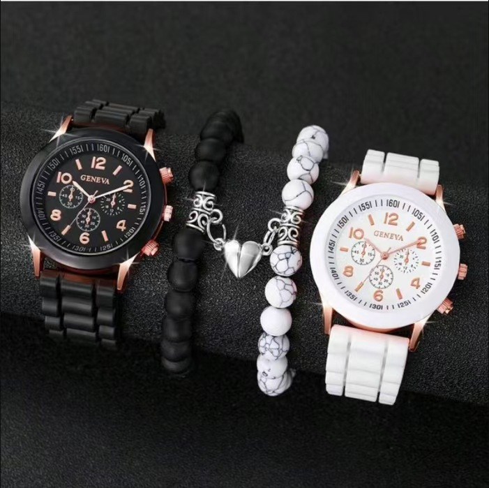 Cross-border best-selling 4-piece/set fashionable classic couple's watch set, black and white magnetic heart design, in stock.