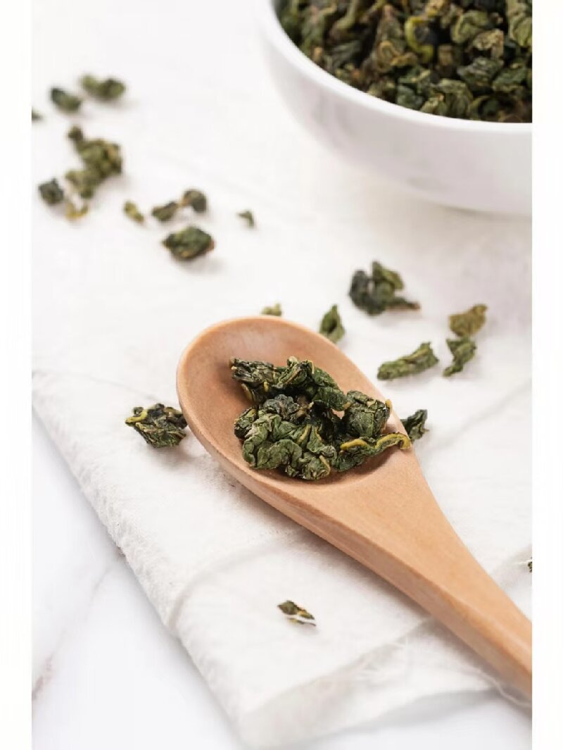 Frost-Touched Mulberry Leaf Tea (Morus alba) — Dried Mulberry Leaf for Herbal Infusion in use