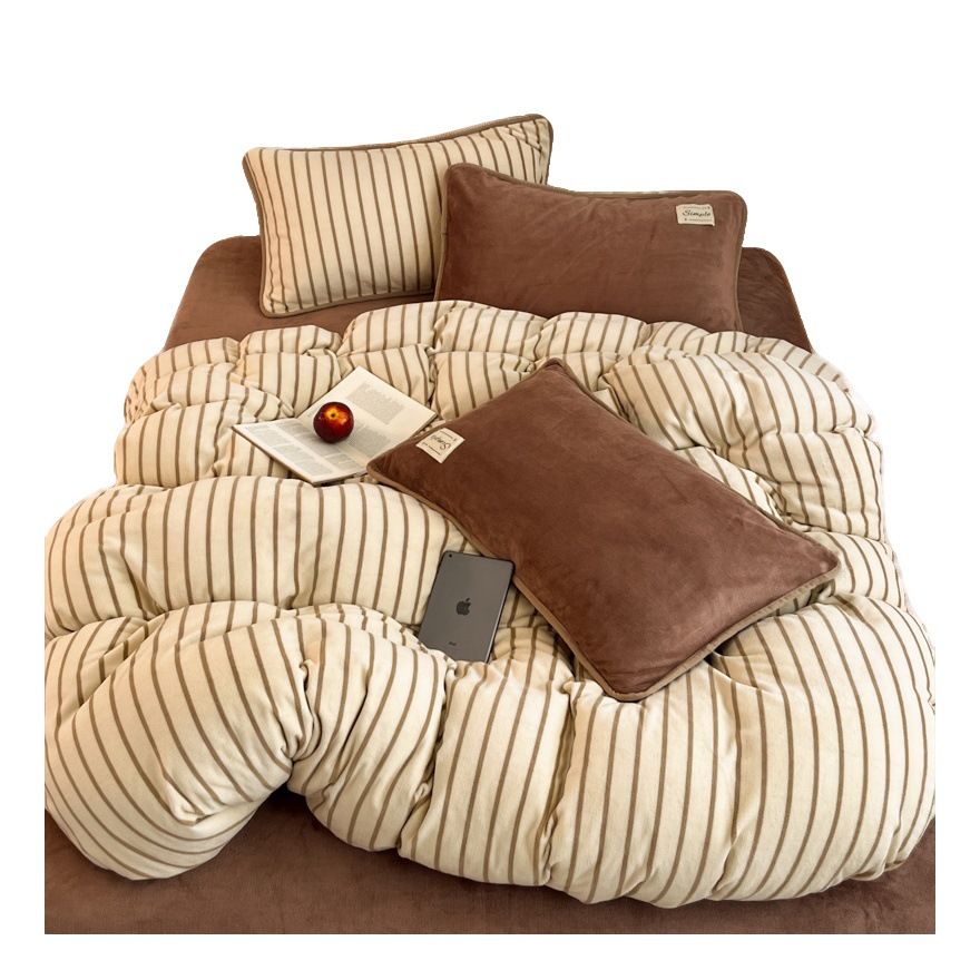 Cama de terciopelo de leche de cuatro piezas con rayas de otoño y invierno A clase de cama caliente de cama de coral de seda sábanas de cama cubierta de cama