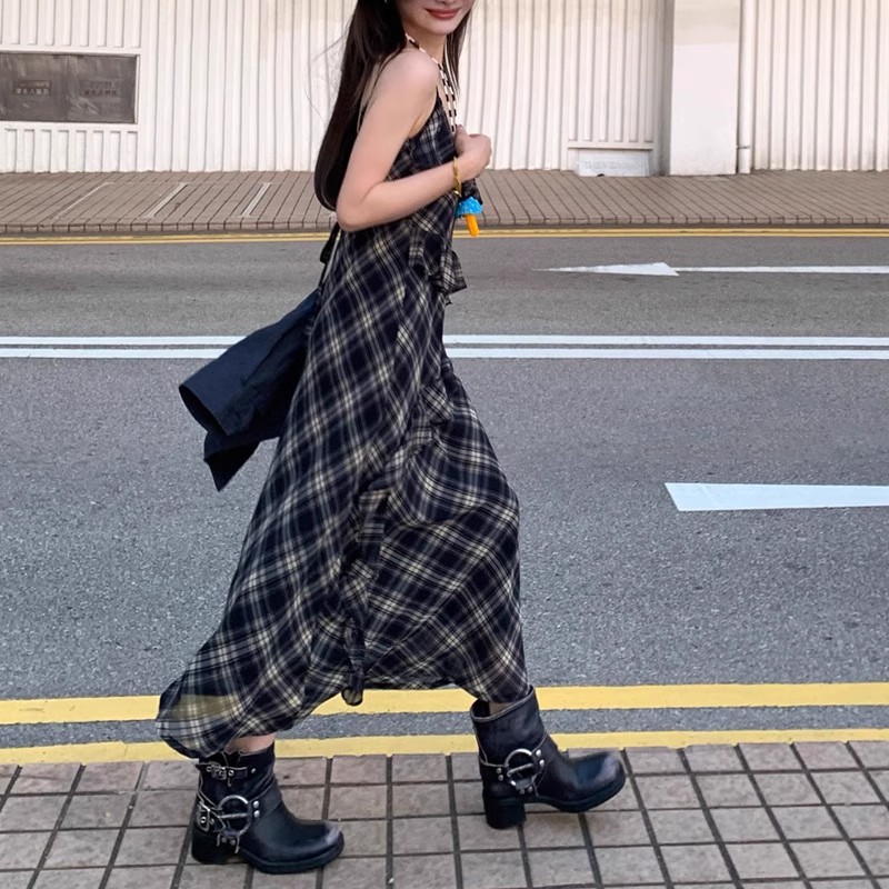 法式复古格纹荷叶边吊带连衣裙女2025夏季新款减龄收腰显瘦A字裙