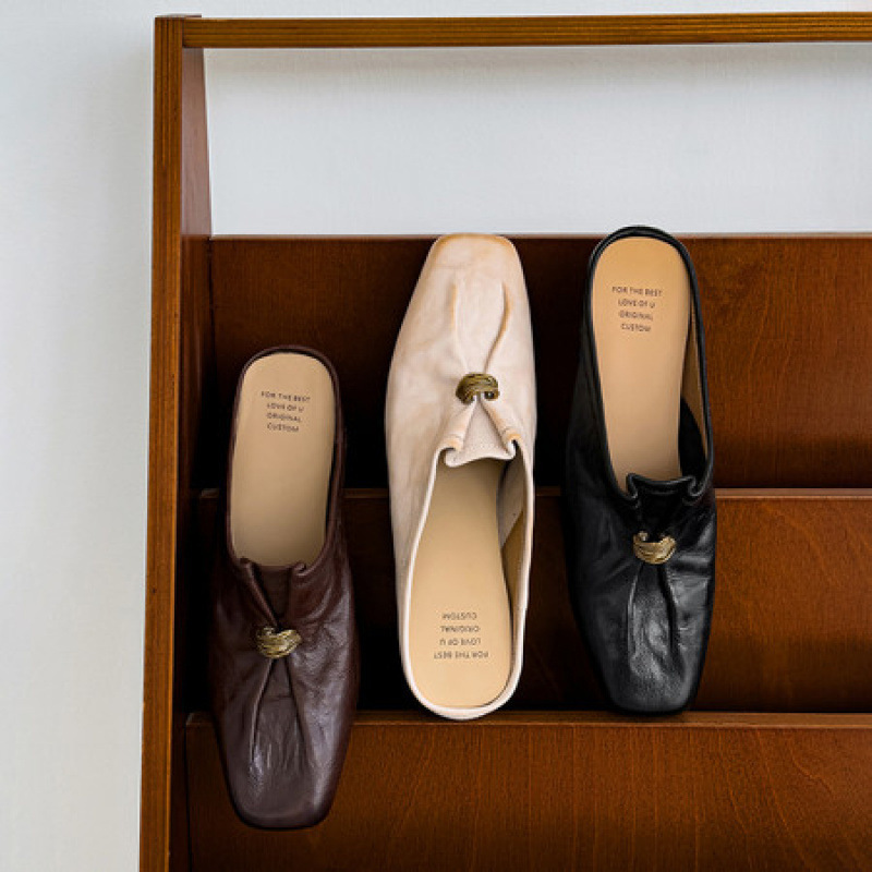 Retro-style genuine leather mules for women, closed-toe slip-on shoes with metal decoration, square toe, low heel, fashionable women's shoes Retro-style genuine leather mules for women, closed-toe slip-on shoes with metal decoration, square toe, low heel, fashionable women's shoes