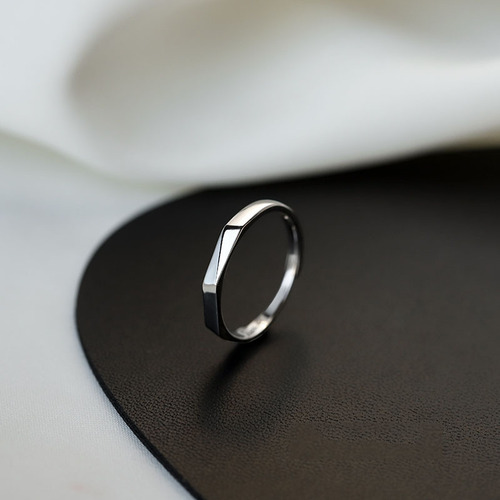 Diamond irregular ring for women, niche design, Instagram trendy, minimalist circle band, high-end, light luxury, fashionable, personalized, cool and aloof style.