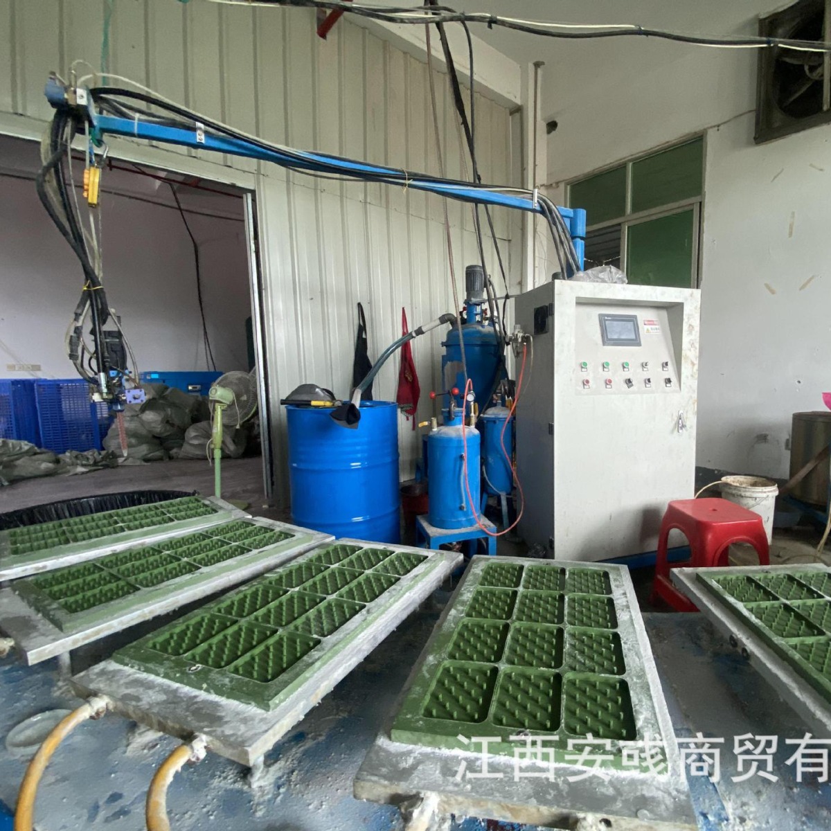 pu发泡全自动必看厂家PU发泡护膝靠垫聚氨酯发泡成型泡沫一体成型