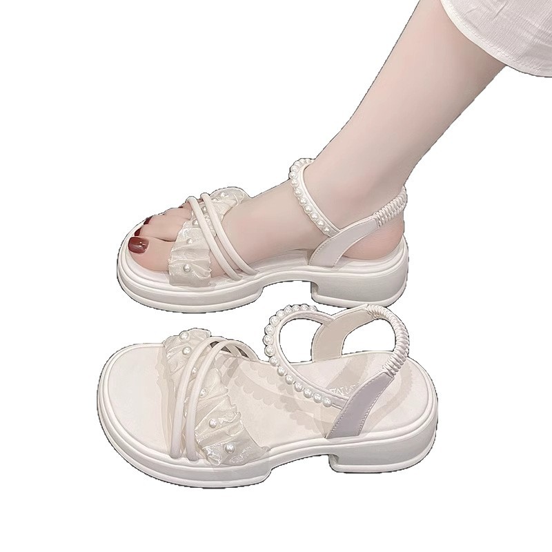 Niñas dulces sandalias de viento plano 2026 verano nueva moda versátil sandalias de playa de perlas zapatos de princesa