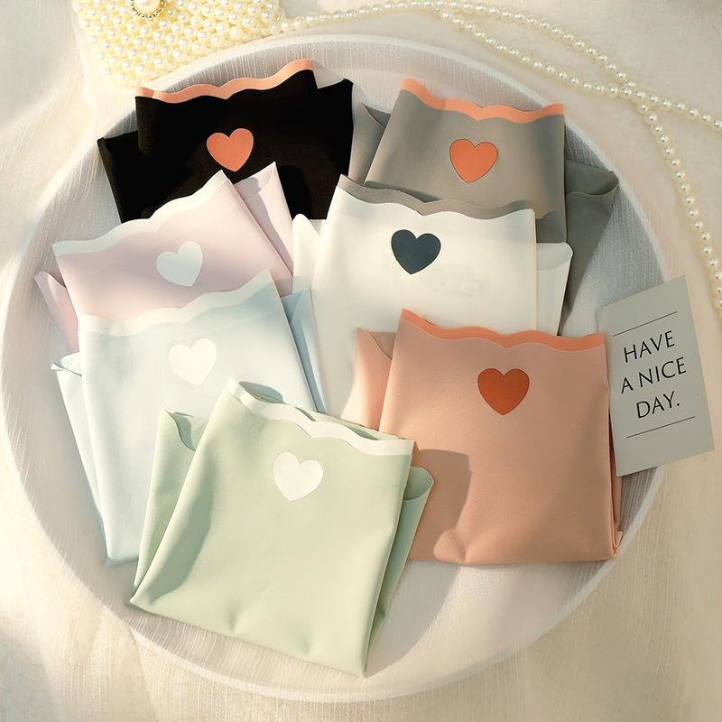 Sweet and cute girl's underwear, sweat-absorbing and breathable cotton crotch briefs, comfortable seamless ice silk underwear Sweet and cute girl's underwear, sweat-absorbing and breathable cotton crotch briefs, comfortable seamless ice silk underwear