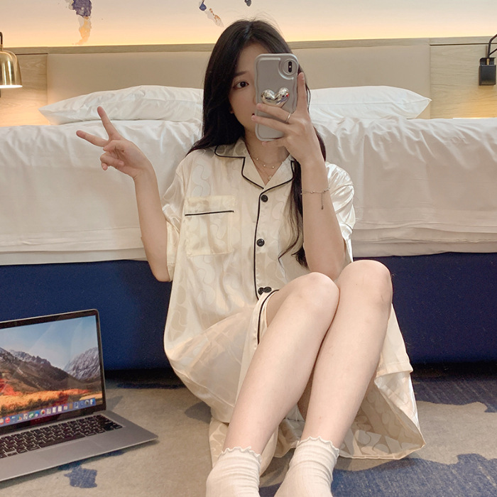 Verano simple casual jacquard de seda de hielo camisón de manga corta para mujer cardigan Delgado solapa seda ropa para el hogar transmisión en vivo