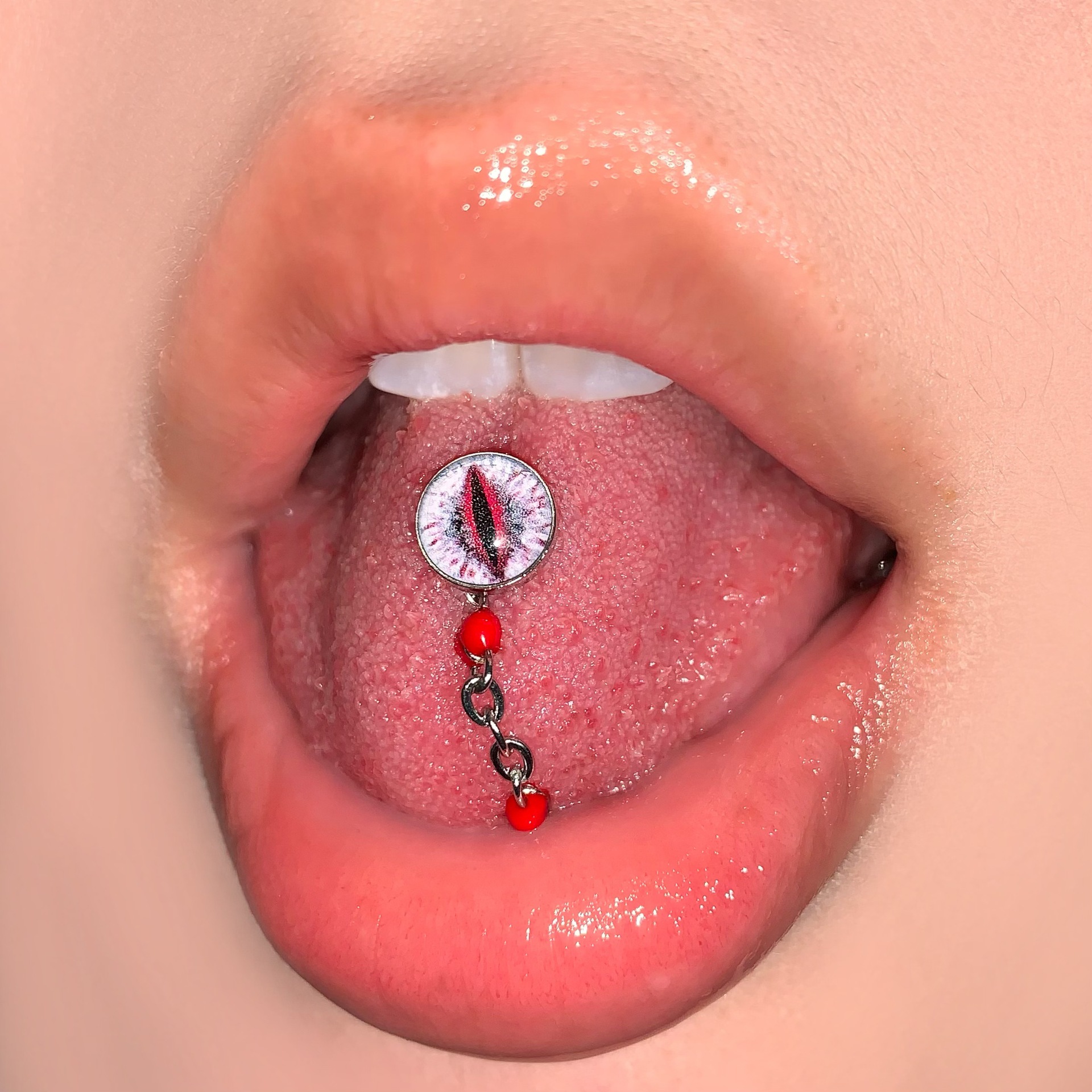 Silver pointed spike labret stud material detail
