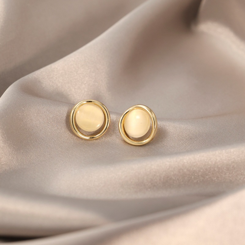 Pendientes de Borla de Lujo Ligero y Alta Gama para Mujer, Clips para Orejas sin Perforación, Pendientes Asimétricos de Perlas para Otoño e Invierno.