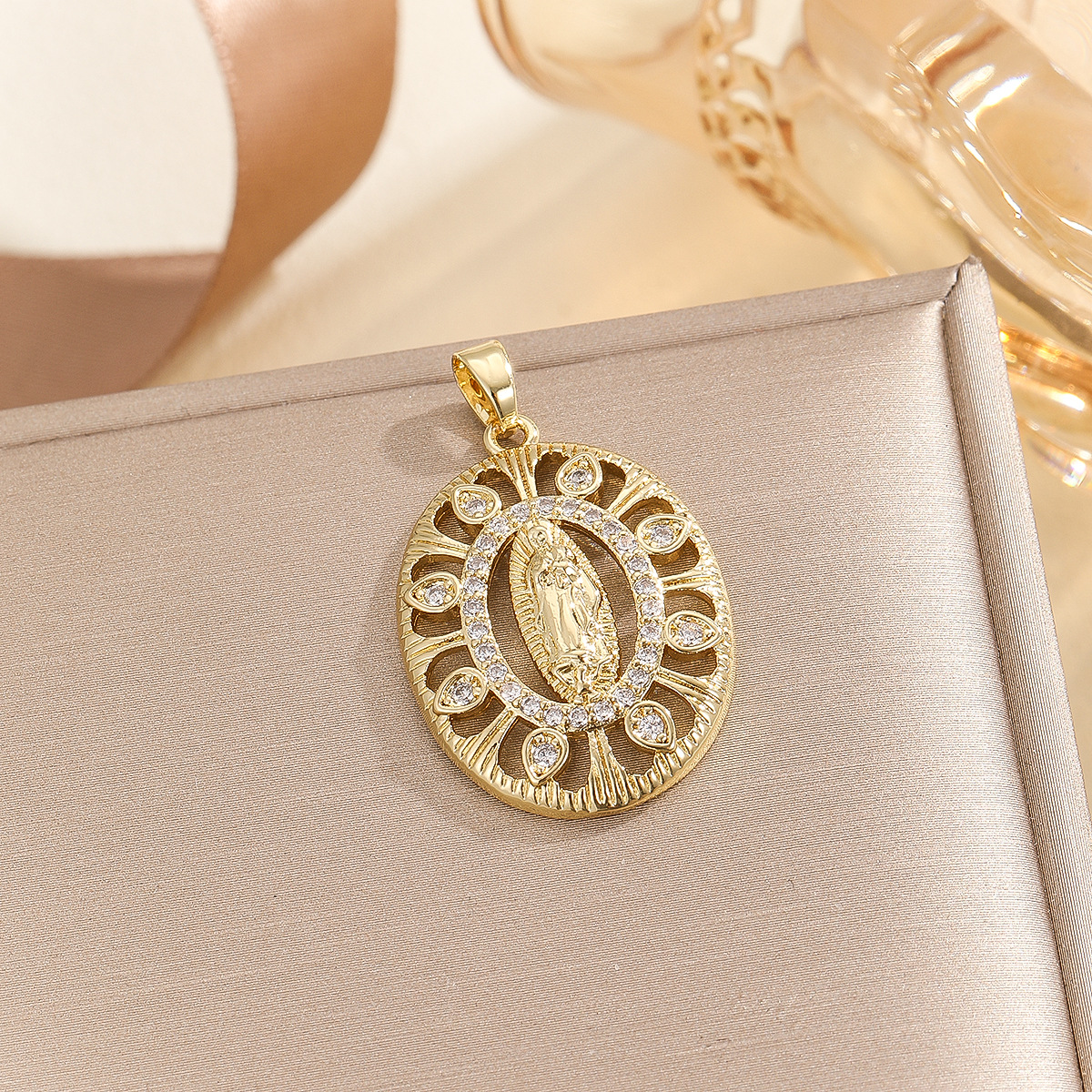 Europa y los Estados Unidos de moda transfronteriza para el Medio Oriente accesorios colgante collar de piedra de bronce colgante de la Virgen María
