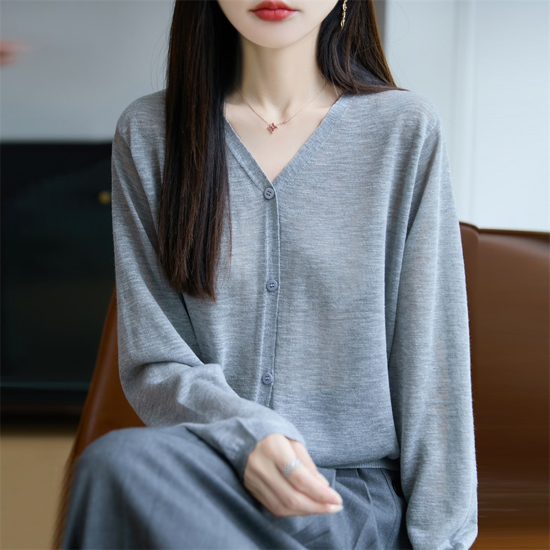 V넥 라이트 그레이
